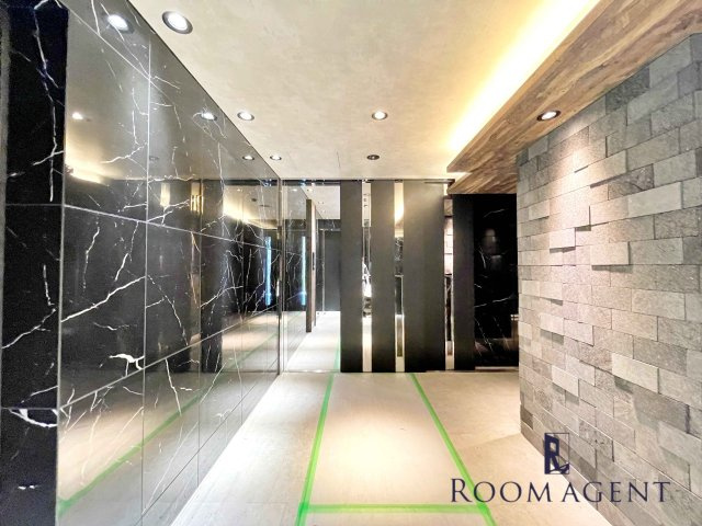 S-RESIDENCE堀田駅前のエントランス