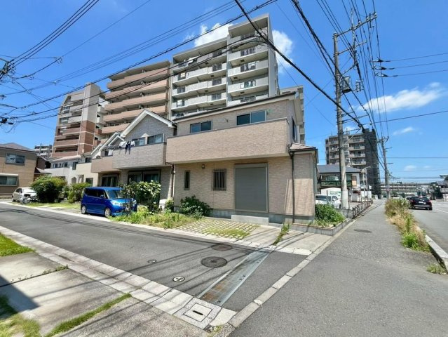 入間市豊岡４丁目 中古戸建の前面道路含む現地写真