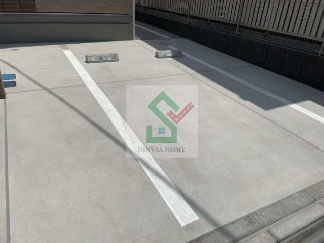 リブリ膝折の駐車場