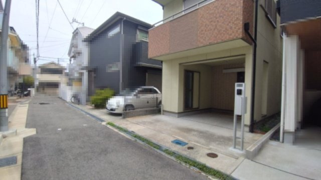 尼崎市東難波町　中古戸建の前面道路含む現地写真