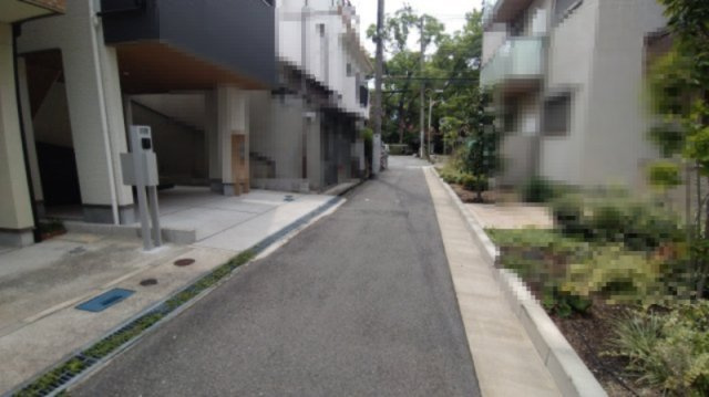 尼崎市東難波町　中古戸建の前面道路含む現地写真