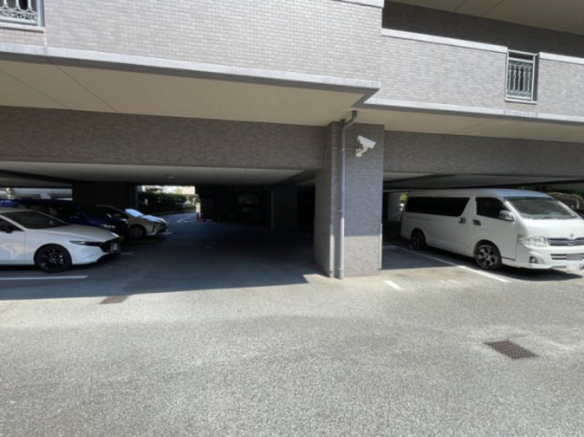 フローレンス上大須賀ターミナルスクエアの駐車場|平面駐車場。※空き区画は機械式になります（2026年8月31日現在）