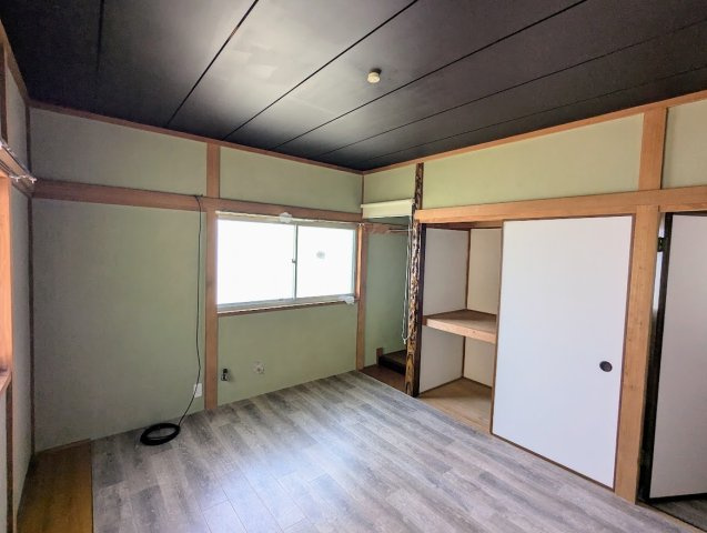 妙法寺戸建の洋室|収納が豊富