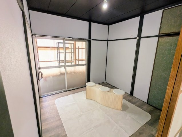 妙法寺戸建の洋室|キッチン横の奥の洋室