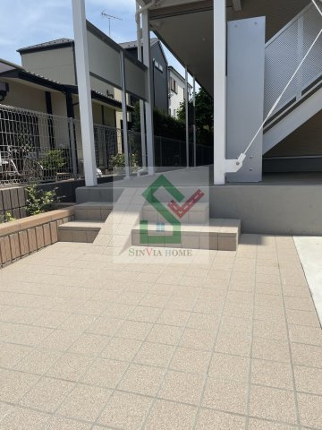 リブリ膝折のエントランス