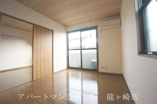 屋敷添ハイツの居間・リビング|※103号室使用
