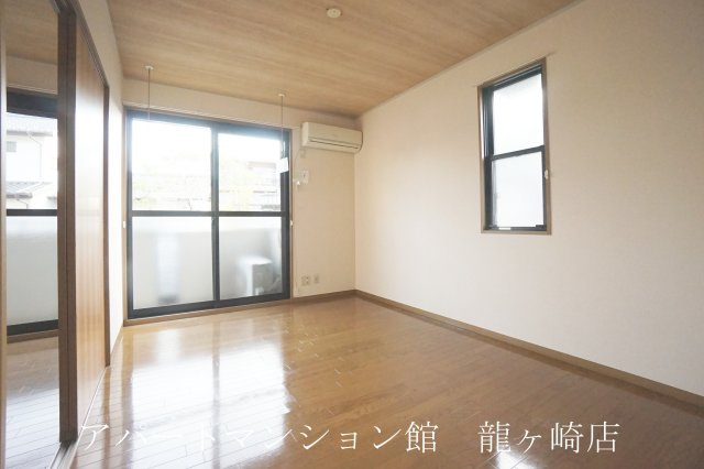 屋敷添ハイツの居間・リビング|※103号室使用