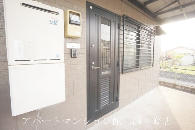 屋敷添ハイツの玄関