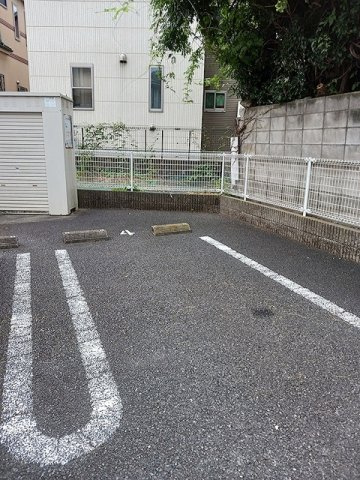 フォレスト・コートの駐車場