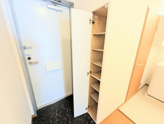 レオパレスみらいの玄関|設備・仕様は号室により異なる為、現況を優先致します。