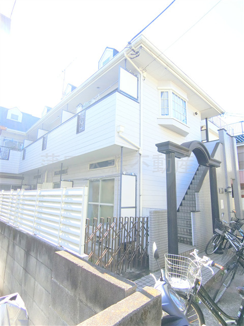 セントラル蒲田の外観|1988年8月築　木造地上2階建て総戸数8戸
東京都大田区中央8丁目　JR京浜東北線蒲田駅徒歩16分、東急池上線池上駅徒歩17分