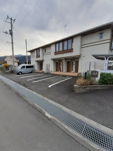 ヴィラ・ソレイユⅡＡの駐車場