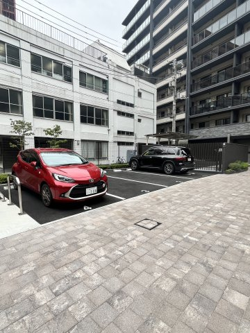オープンレジデンシア新宿ザ・ハウスの駐車場