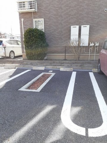 ノアＡの駐車場