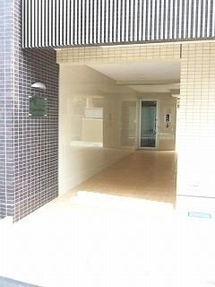 ユイマール三ノ輪のエントランス