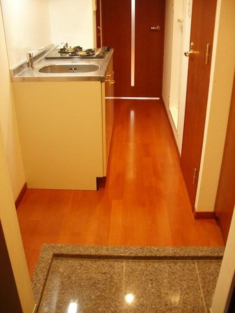 ルーブル早稲田六番館の玄関