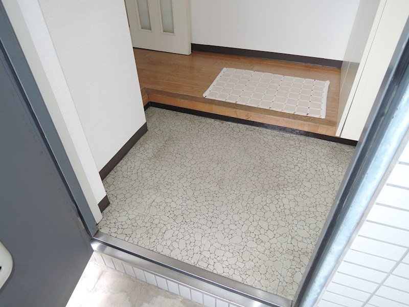 川崎市多摩区菅稲田堤１丁目の賃貸マンションの玄関