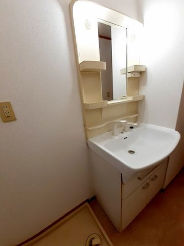 フリーデンハオスの洗面所|ゆったりとスペースのある洗面所