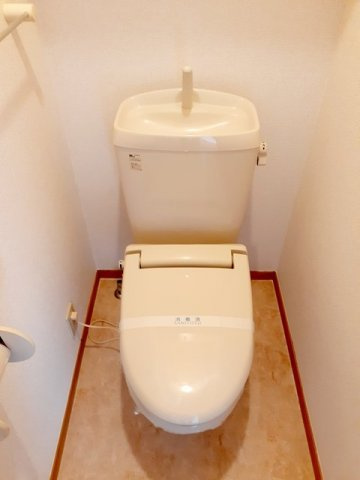 フリーデンハオスのトイレ|落ち着いた色調のトイレです
