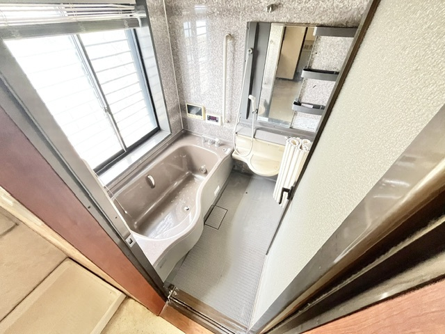 山荘町戸建の浴室