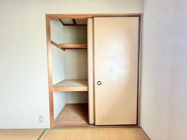山荘町戸建の収納