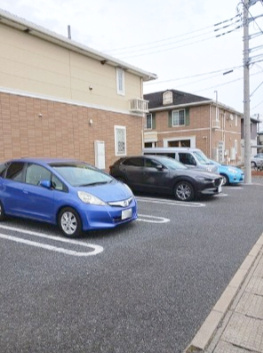 プラウド幕張本郷VIの駐車場