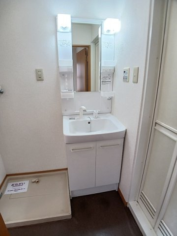ライラック　グローヴの洗面所