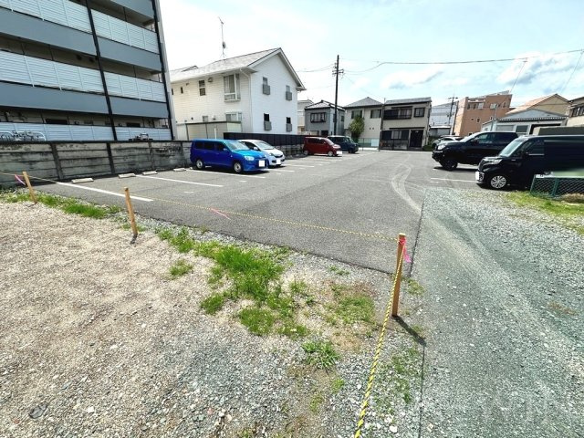 グラッセ前田の駐車場