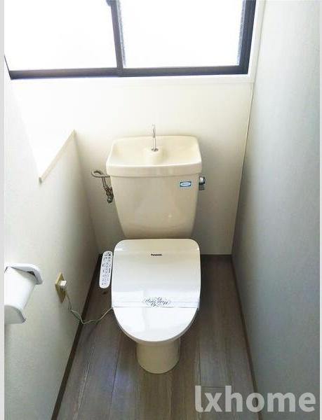 エムワイハイツのトイレ|落ち着いた色調のトイレです