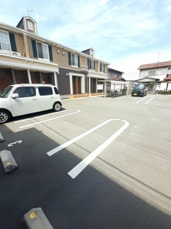 【駐車場】 | アストラル | 車をお持ちの方に嬉しい駐車場付きの物件です