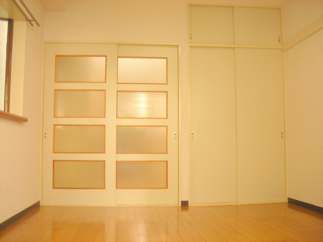 フラット西麻布の寝室|★明るいフローリングの角部屋です★