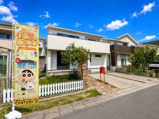 ゆとりのある各居室：主寝室が9帖、その他の洋室も4.5帖が3部屋あり、収納（WIC・SIC）も充実しています。