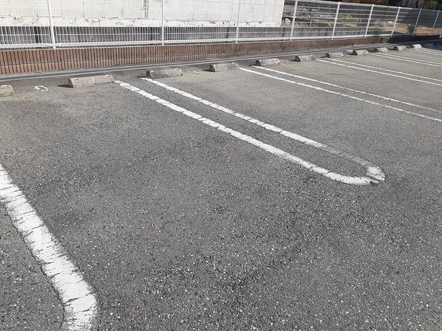 ドミールディオンⅡの駐車場