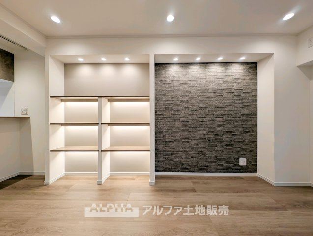 シャルマンコーポ拝島の居間・リビング|◆リビング◆キッチンとリビング・ダイニングがつながる約12.5帖のLDK。料理や食事、テレビ鑑賞など日々の時間を過ごしやすい空間です。