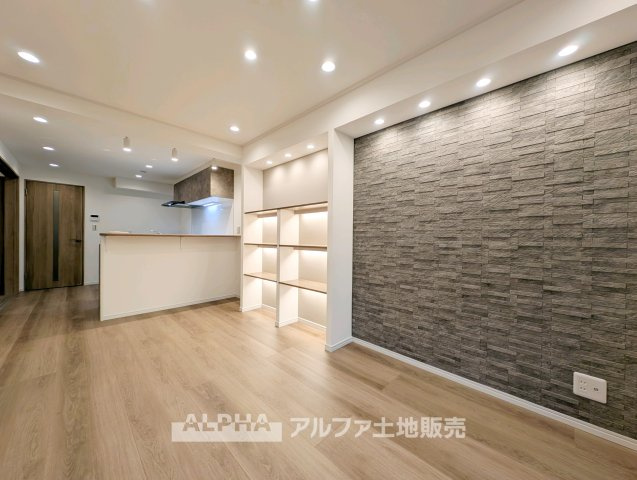 シャルマンコーポ拝島の居間・リビング|◆リビング◆約12.5帖のLDK。ダイニングとくつろぎのスペースをまとめやすく、家族が集まる日常の中心として活用できます。