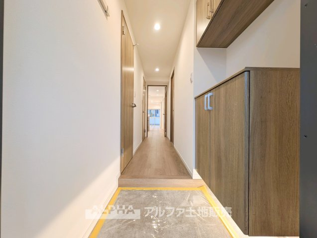シャルマンコーポ拝島の玄関|◆玄関◆住まいの第一印象をつくる玄関。廊下から各洋室や水回り、LDKへつながり、居住スペースとのメリハリをつけやすい間取りです。