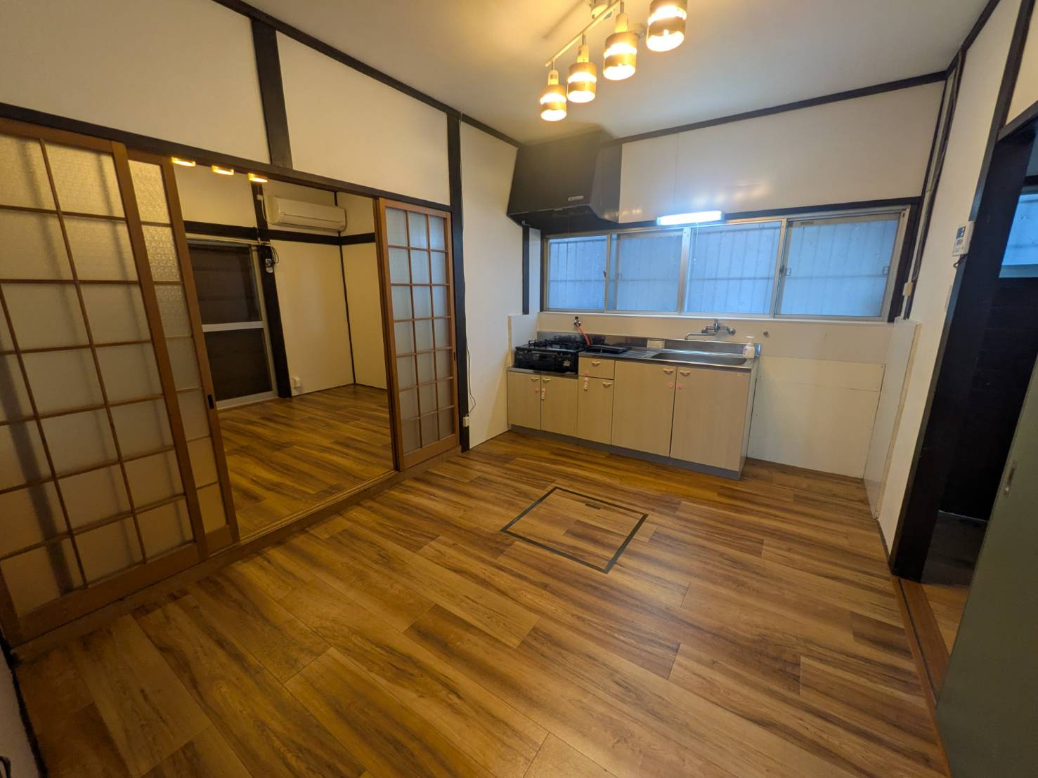 西二見戸建の居間・リビング