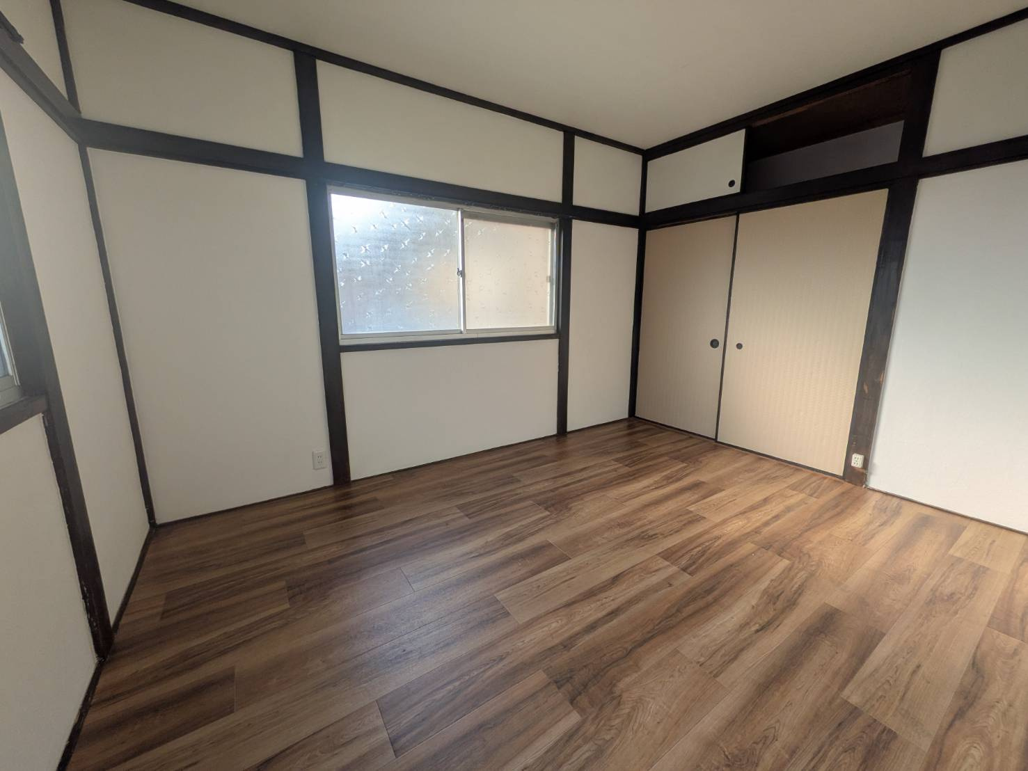 西二見戸建の洋室