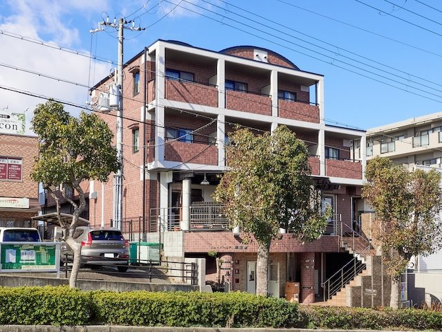 ニューバーリヤ学院坂の外観
