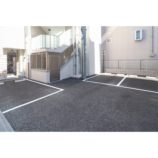 プレジオ日暮通の駐車場