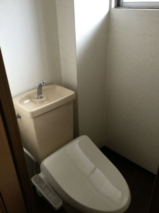 アーバン六甲・家電付のトイレ