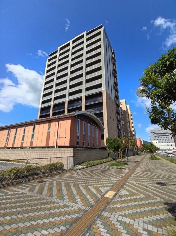 サンパーク新山口駅南グラッセの外観|重厚感溢れる洗練された外観デザイン。