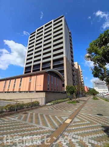 サンパーク新山口駅南グラッセの外観|重厚感溢れる洗練された外観デザイン。
