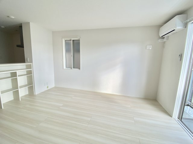 エムライズ大蔵中町の居間・リビング