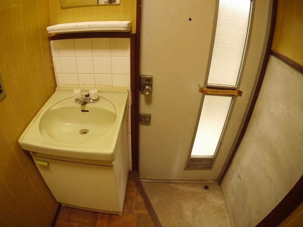 魚住町戸建の洗面所