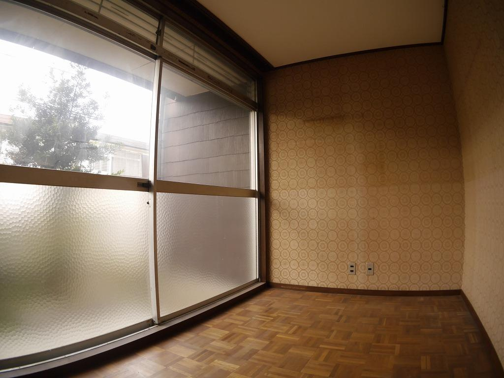 魚住町戸建の洋室