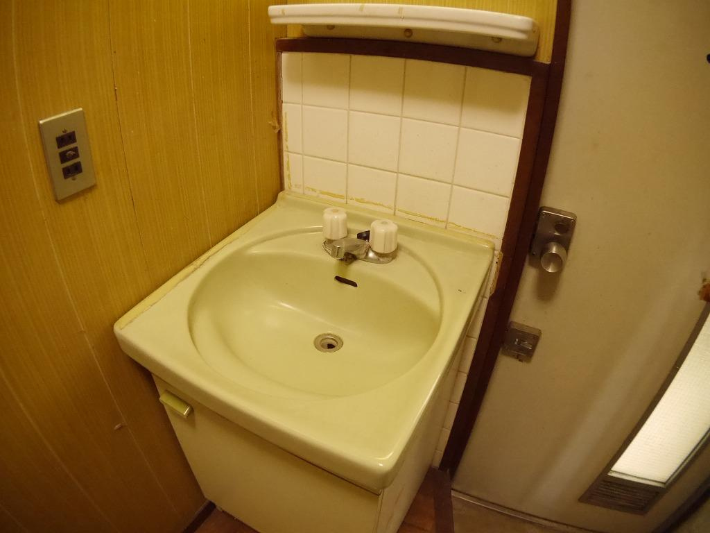 魚住町戸建の独立洗面台