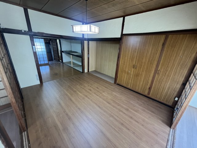 玉津町田中戸建の居間・リビング
