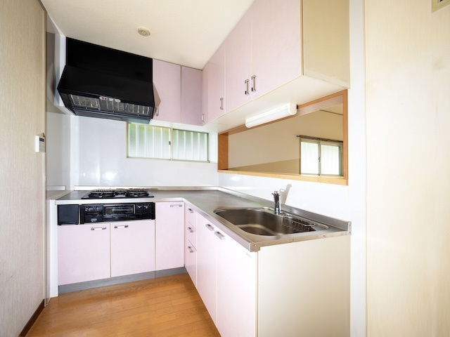 タウンハウス伊川谷のキッチン|3帖カウンターキッチンにL型システムキッチン