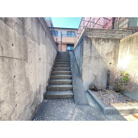 ウインデイア中山手　Ａのエントランス